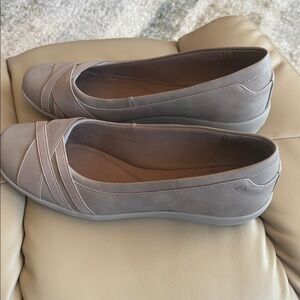 Easy Spirit Taupe Slip-On Comfort Flats NWT